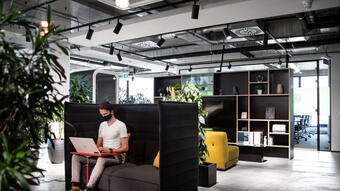 Do you know what a hybrid office is? This novelty in Bratislava solves the disadvantages of working from home