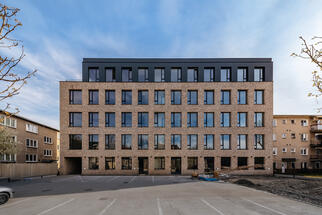 Original brick style. The Hollého 6 project in Žilina replaced a neglected building
