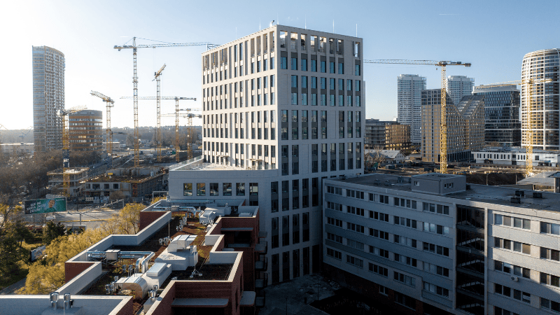 Slovakia's Real Estate Funds Soar to Record Highs: Prime Opportunities for Businesses in Office & Logistics