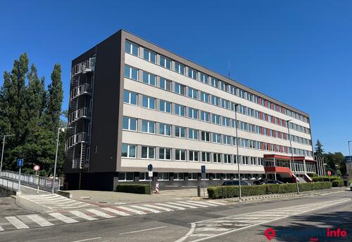 Offices to let in Lake Building
