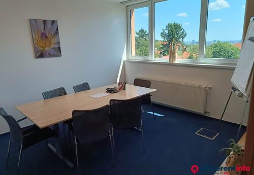 Offices to let in Office Space Slavín